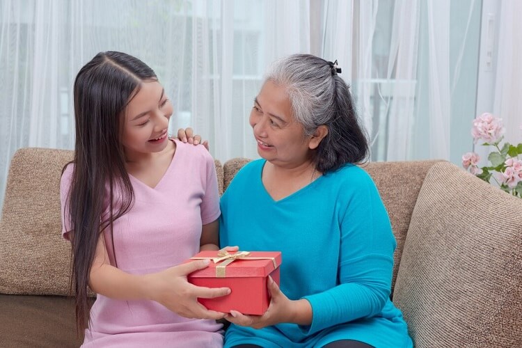 ซื้อของขวัญให้ผู้ใหญ่